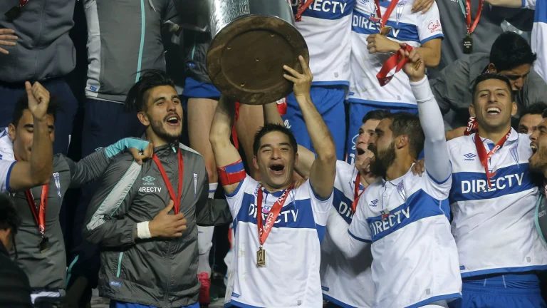 88 años de pasión cruzada: Universidad Católica celebra su legado en el fútbol chileno