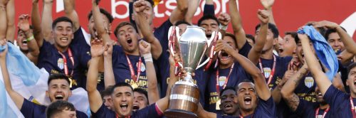 Futbol, Deportes Recoleta vs Magallanes
Fecha 30, campeonato de ascenso 2022.
Los jugadores de Magallanes celebran la victoria de primera B disputado en el estadio Bicentenario de La Florida, en Santiago, Chile.
01/10/2022
Dragomir Yankovic/Photosport

Football, Deportes Recoleta vs Magallanes
30th date, 2022 Promotion Championship.
Magallanes players celebratesthe victory the promotion to first division match held at the Bicentenario de La Florida stadium in Santiago, Chile.
01/10/2022
Dragomir Yankovic/Photosport
